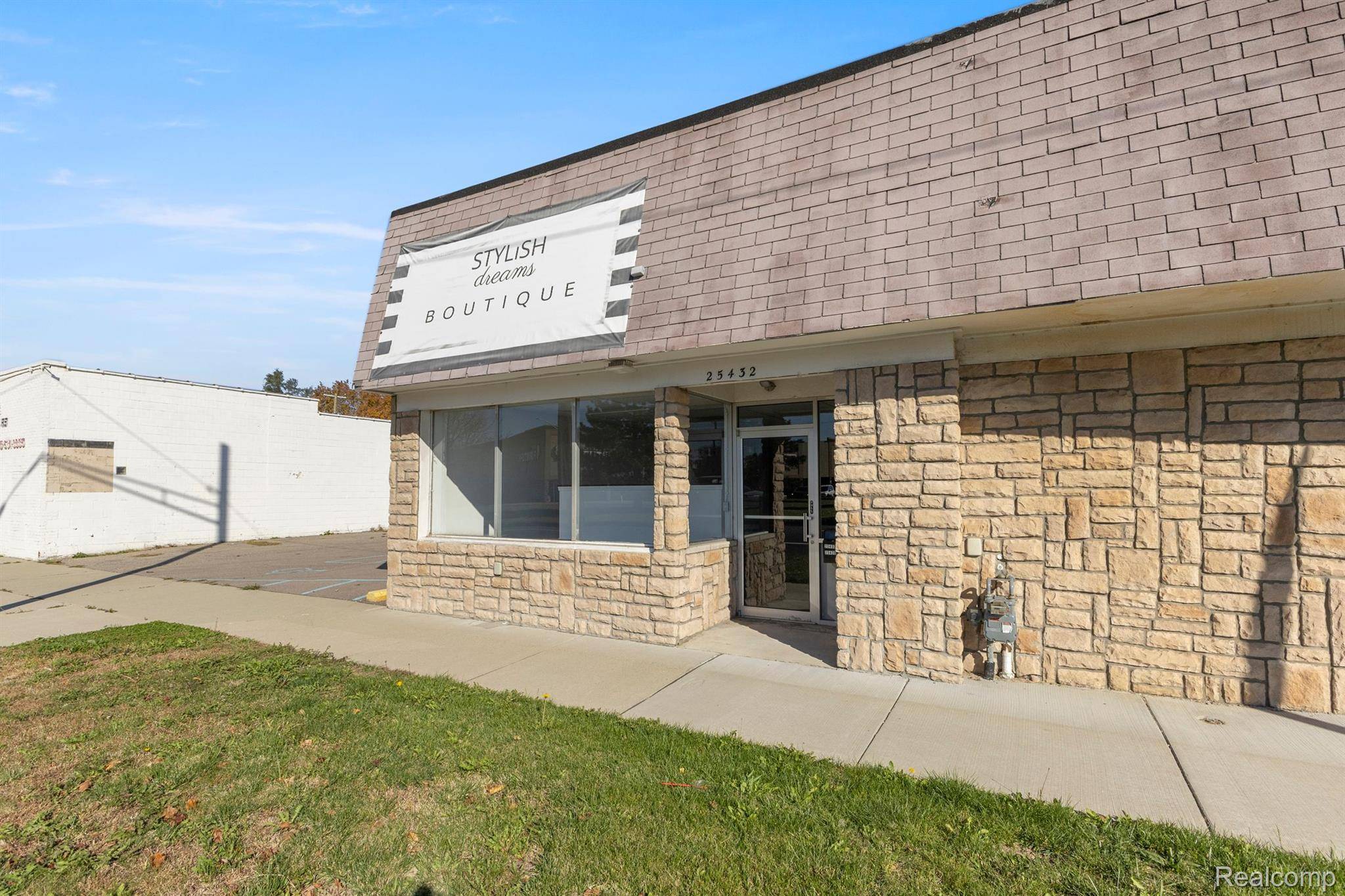 Redford, MI 48240,25420 GRAND RIVER AVE