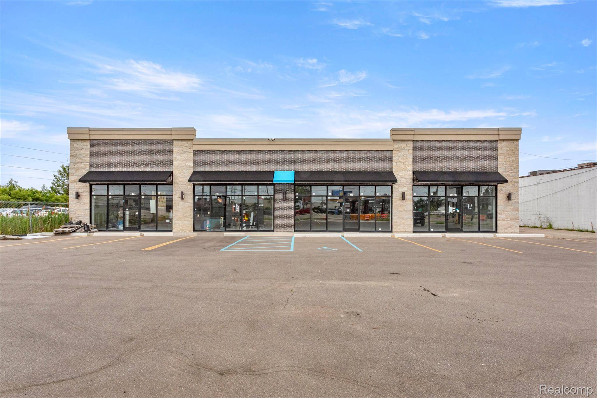 Sterling Heights, MI 48026,16773 E 13 Mile RD