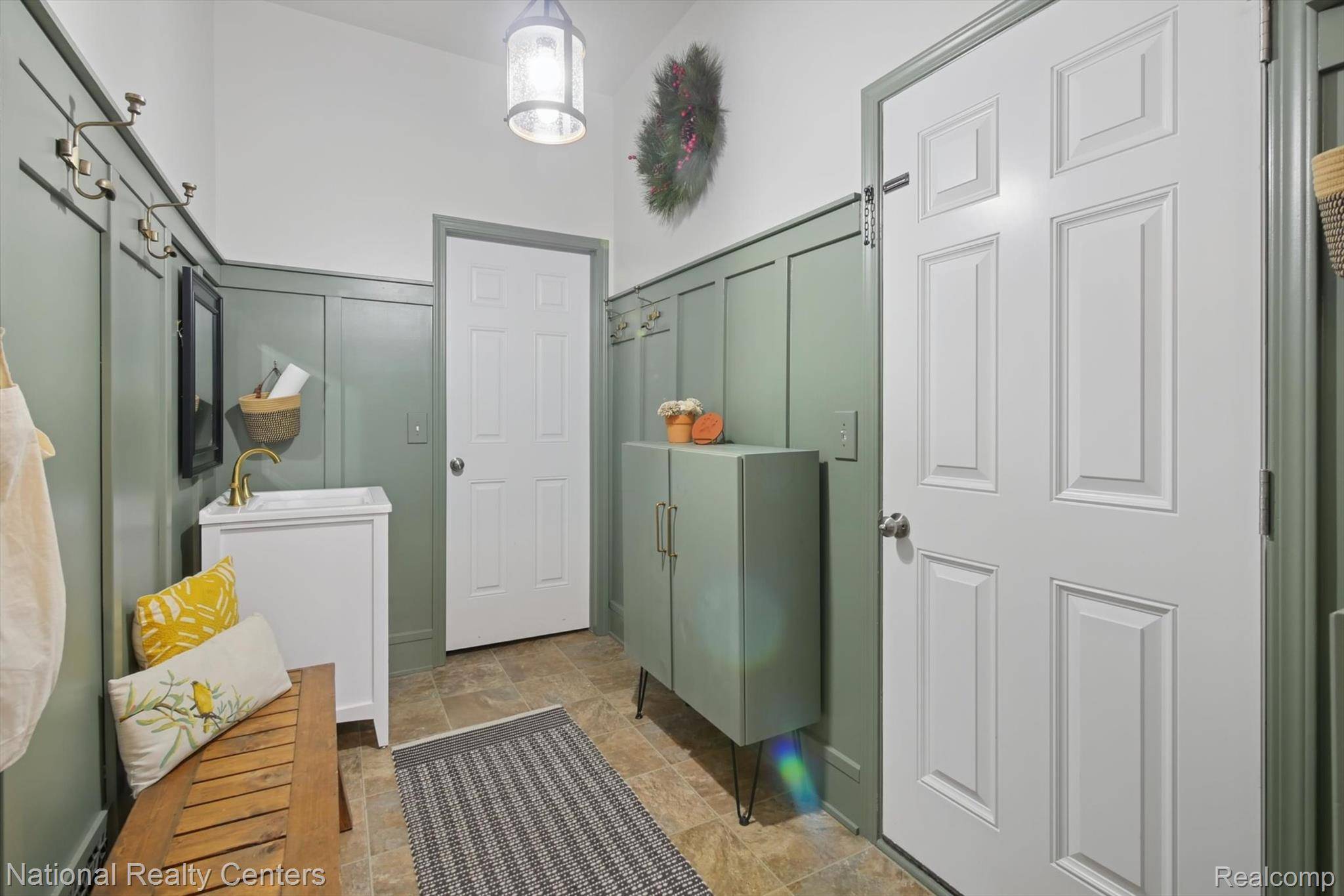 Novi, MI 48374,27316 Victoria RD