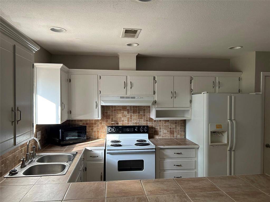 Dallas, TX 75228,7830 Claremont Drive