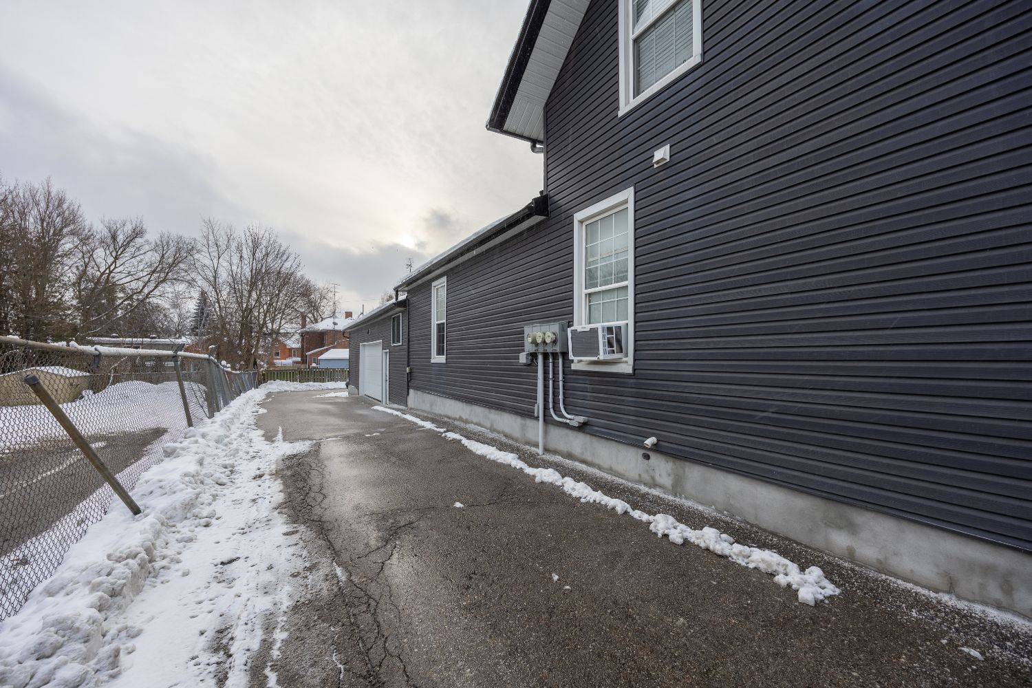 Clarington, ON L1C 1N4,113 King ST E