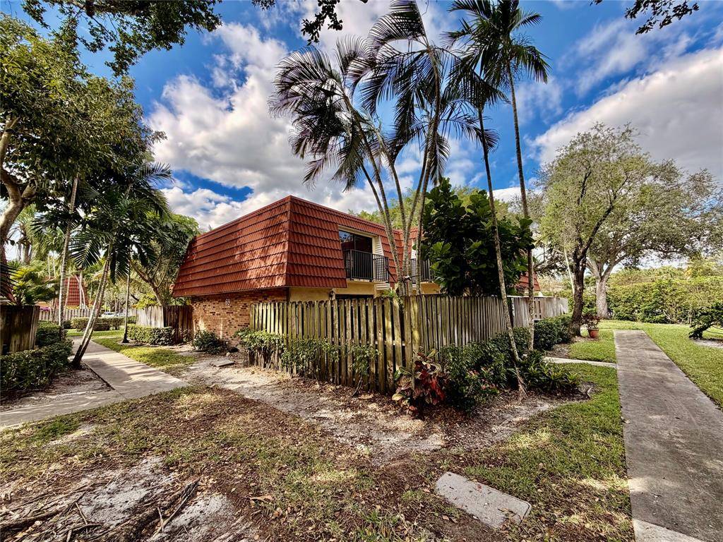 Plantation, FL 33324,736 NW 98th Cir