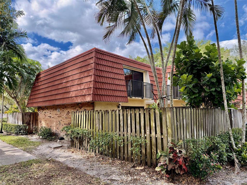 Plantation, FL 33324,736 NW 98th Cir