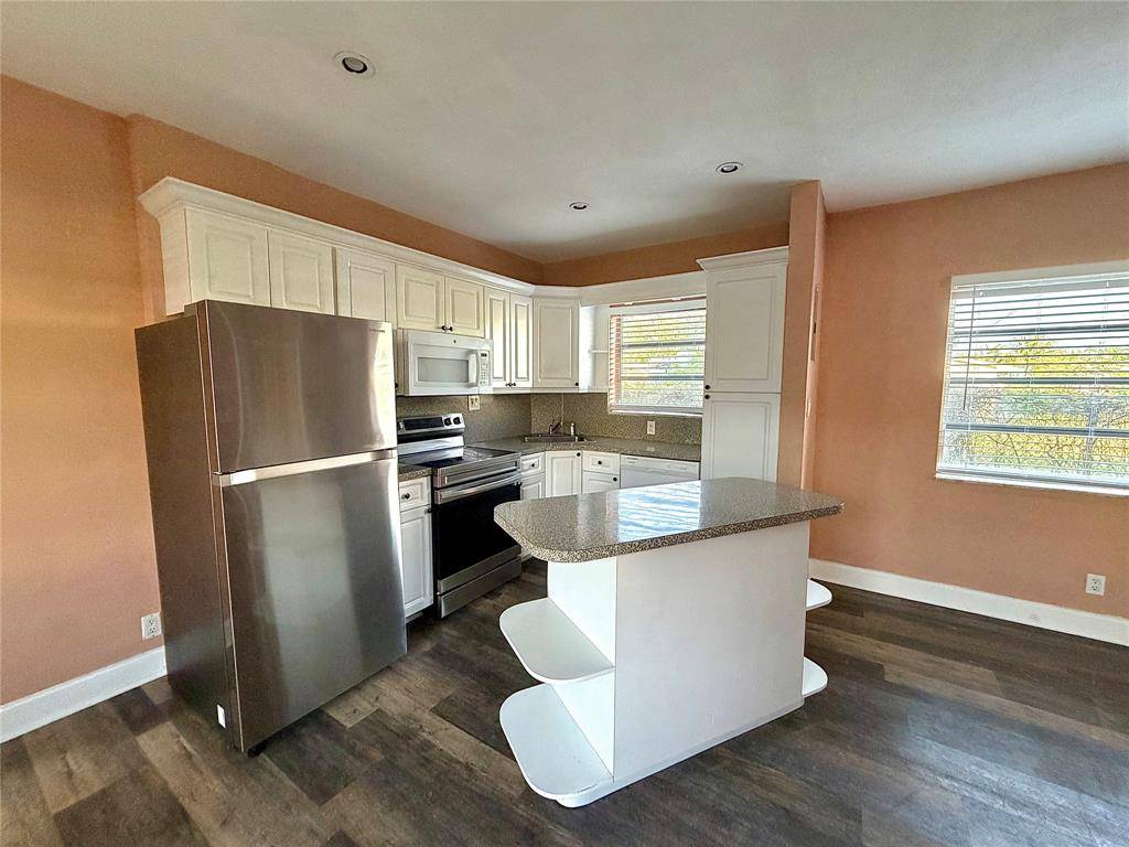 Hollywood, FL 33020,2225 Polk St #11A