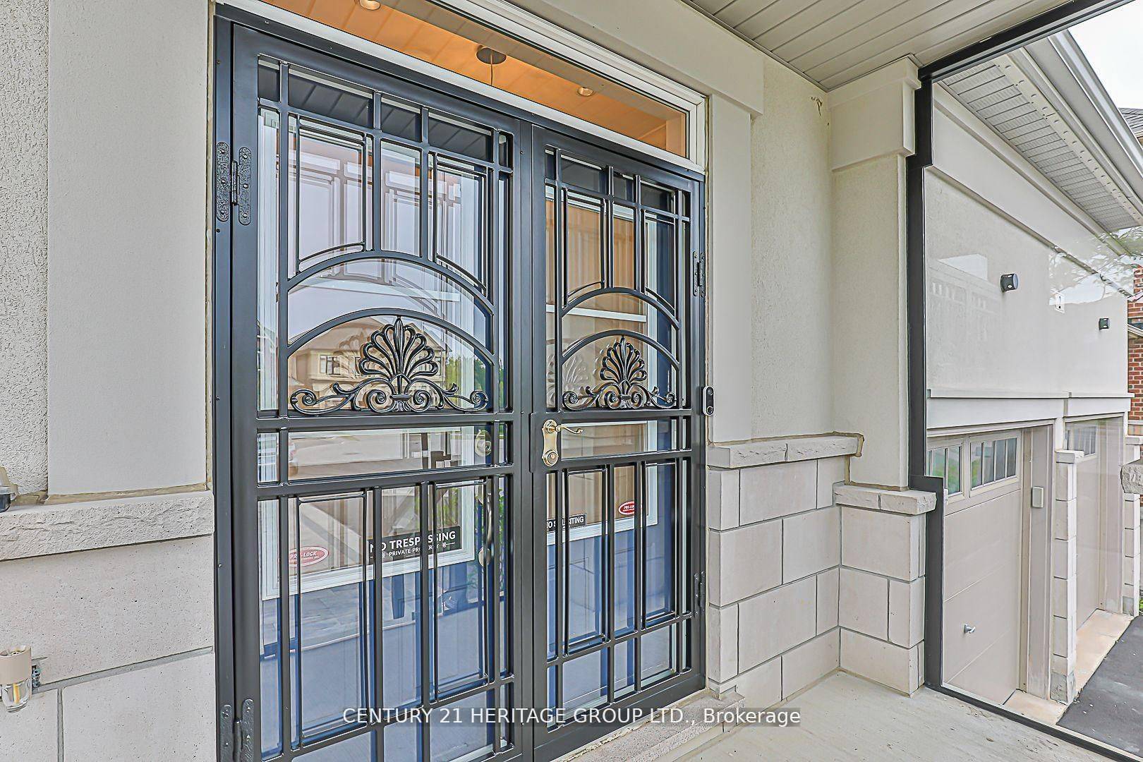 Aurora, ON L4G 0V4,2 Roy Harper AVE