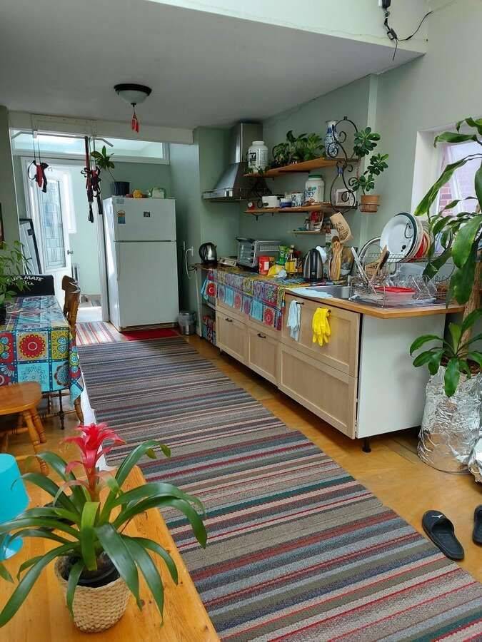 Toronto W03, ON M6E 3Y4,10 Fairbank AVE