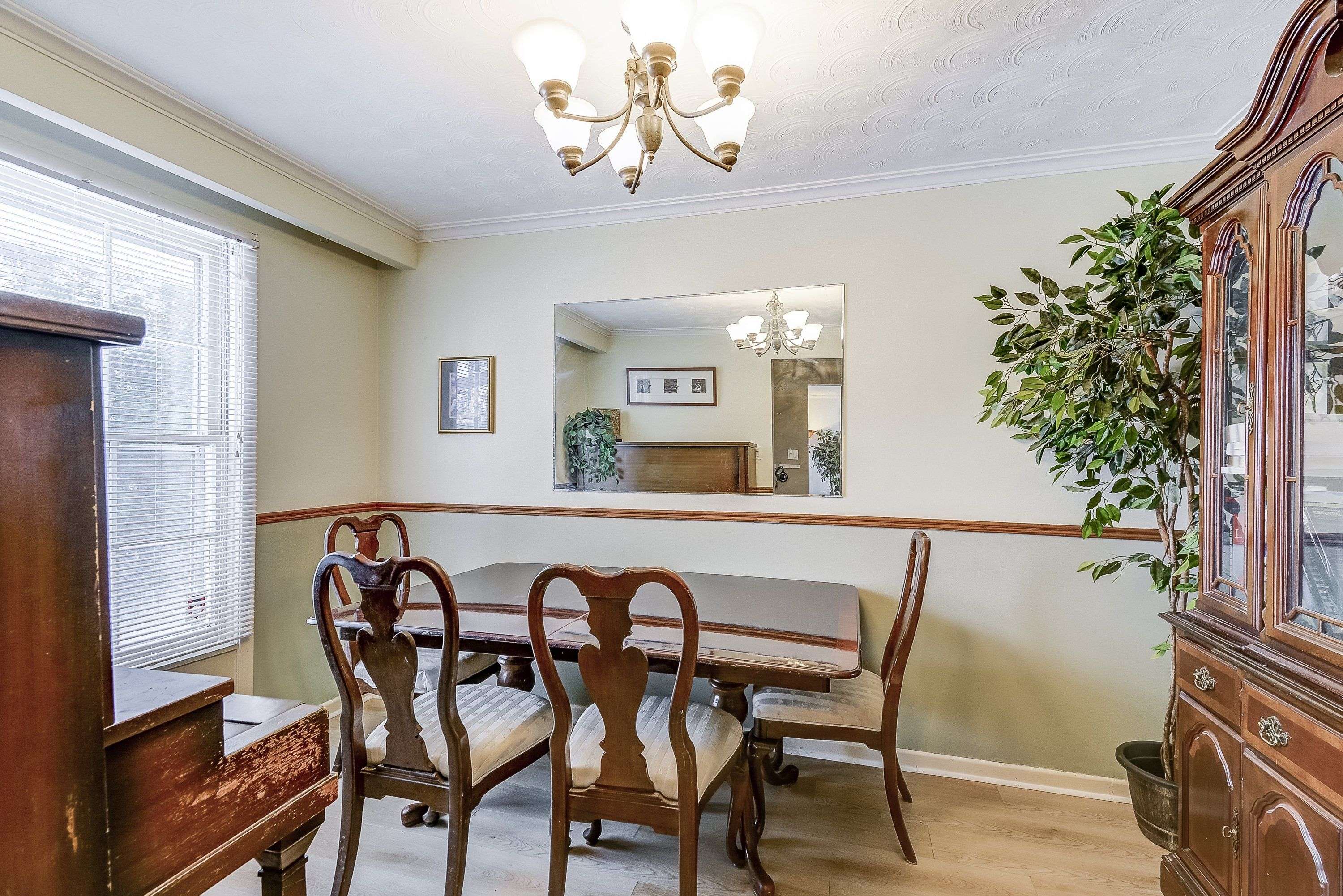 Burlington, ON L7P 1T8,2145 Sandringham DR