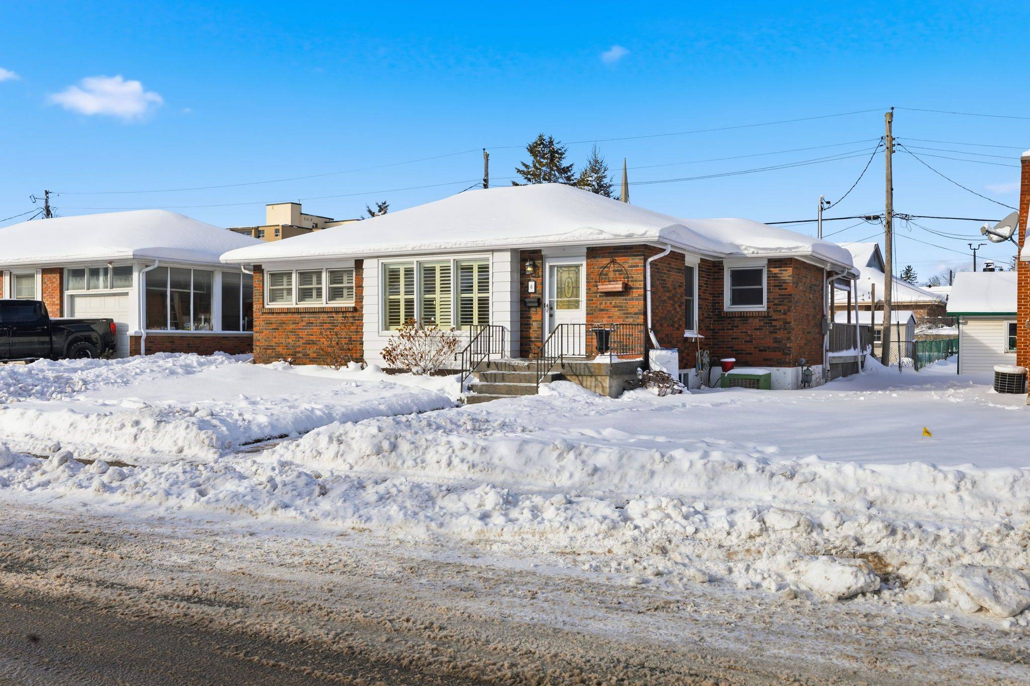 Kawartha Lakes, ON K9V 2S1,6 Sunset CT