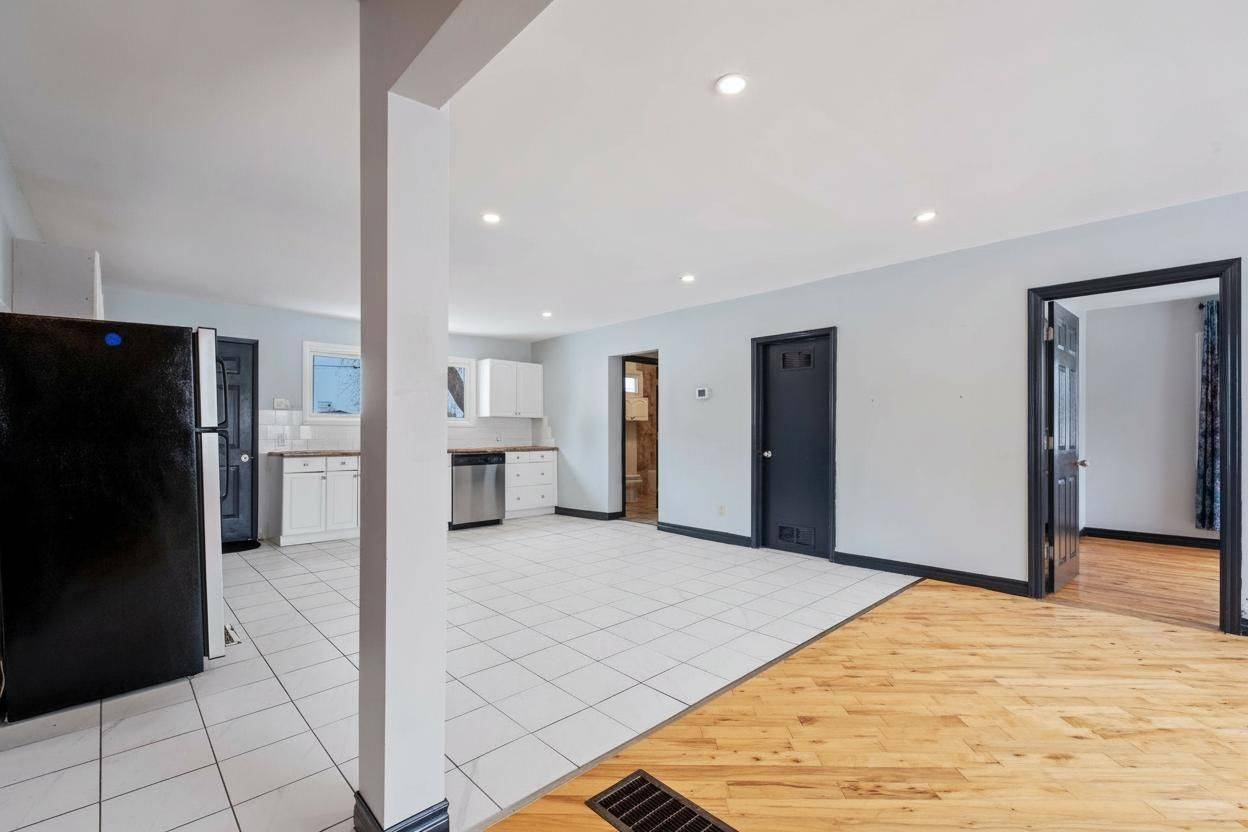 Niagara Falls, ON L2H 1B6,7813 Mulhern ST