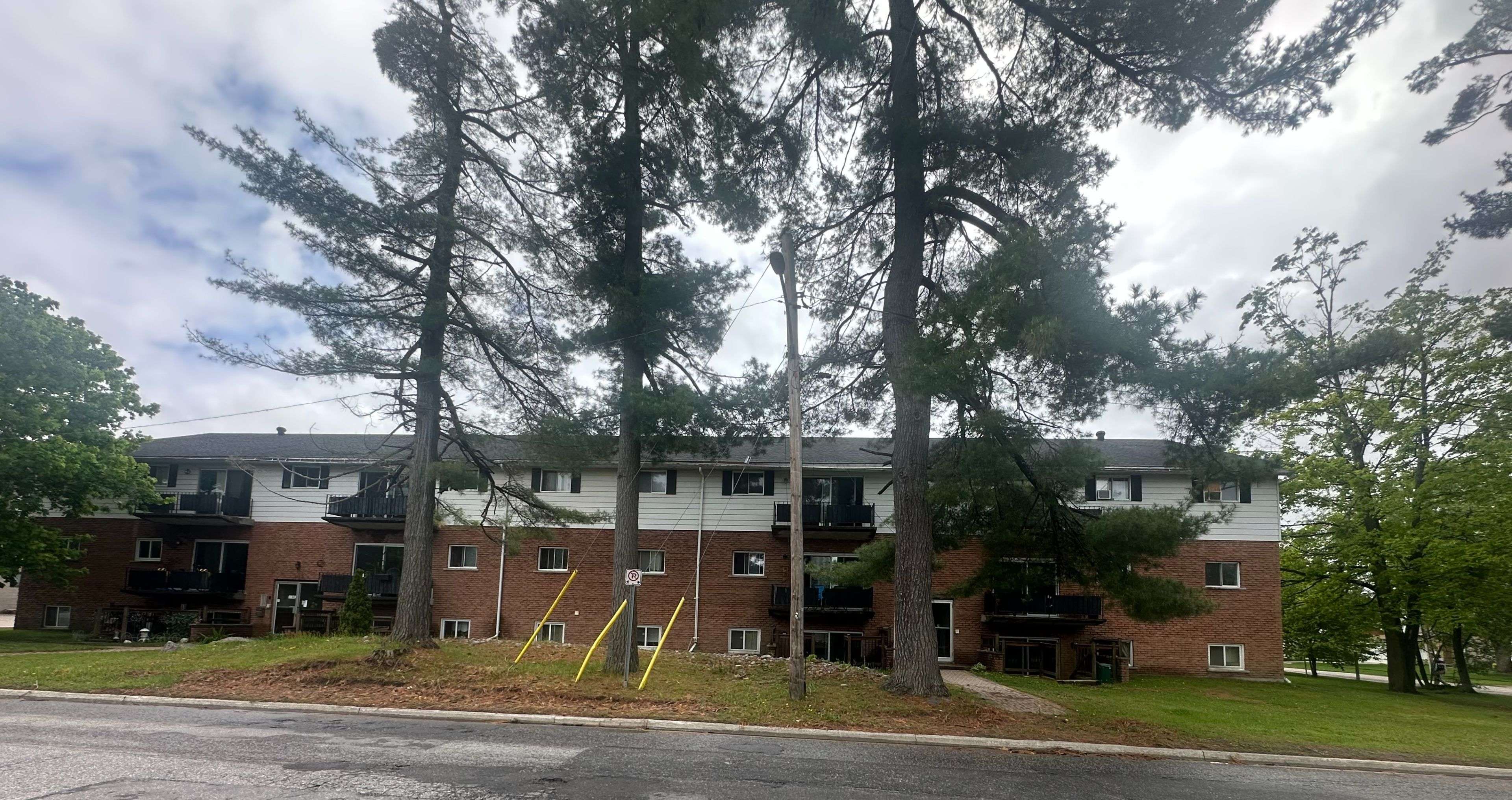 Gravenhurst, ON P1P 1R9,105 Winewood AVE W