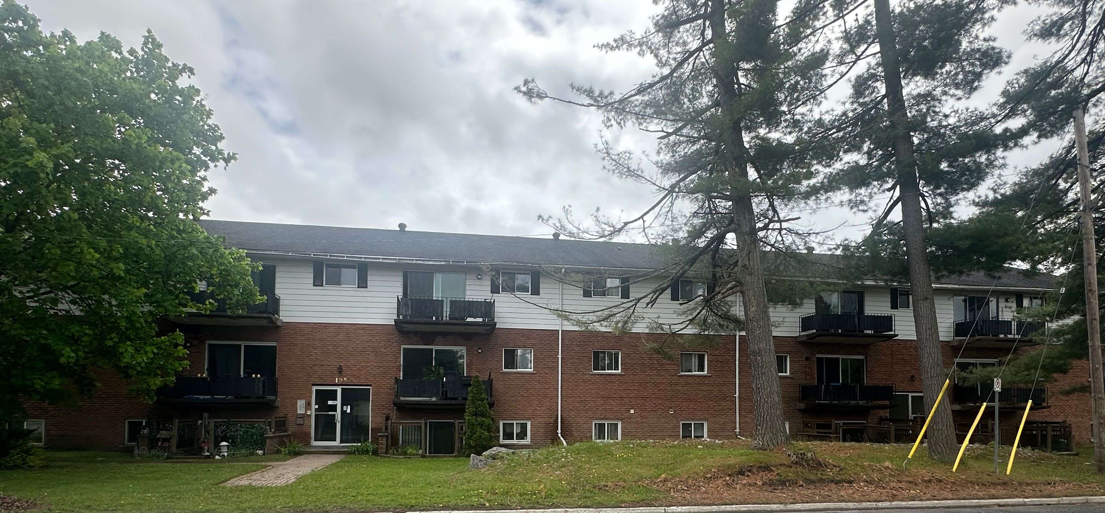 Gravenhurst, ON P1P 1R9,105 Winewood AVE W