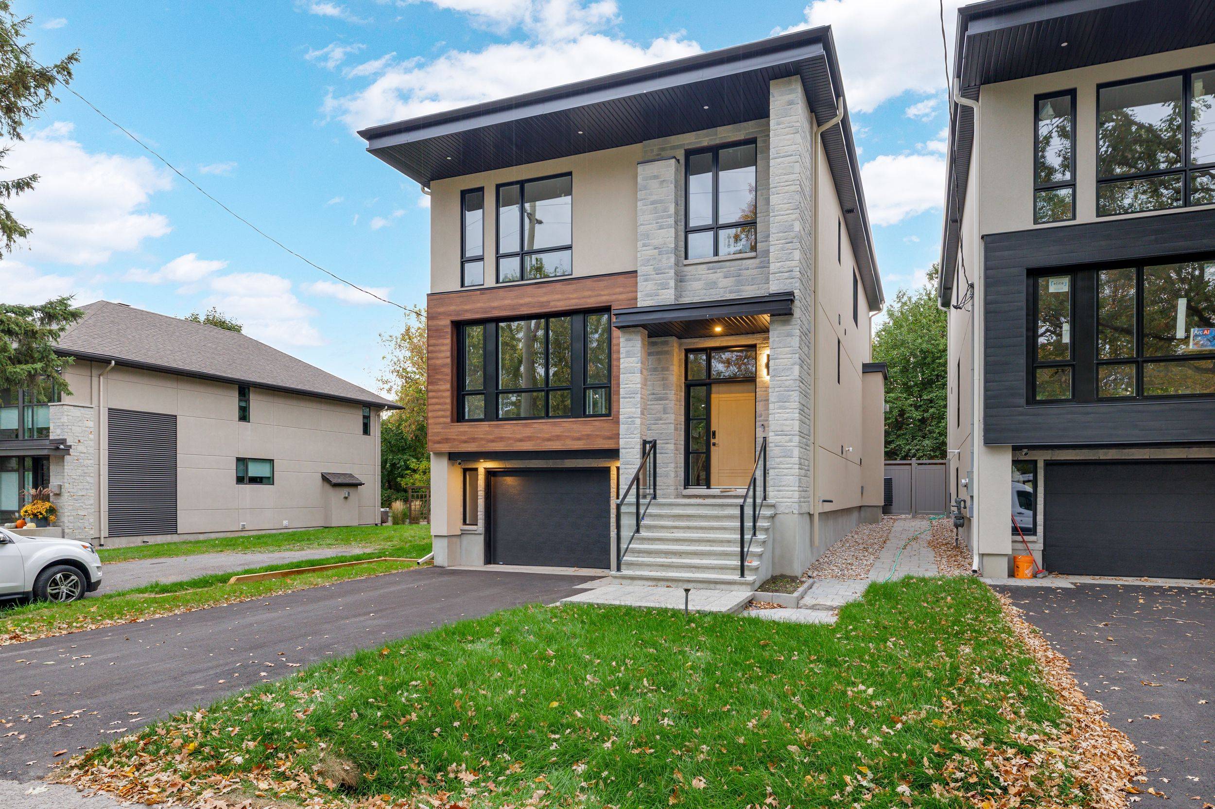 Woodroffe, ON K2B 5J9,481 Wentworth AVE