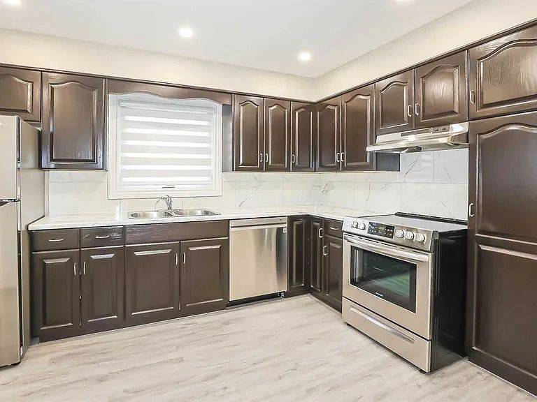 St. Catharines, ON L2S 2S2,8 Frederick ST ##Main