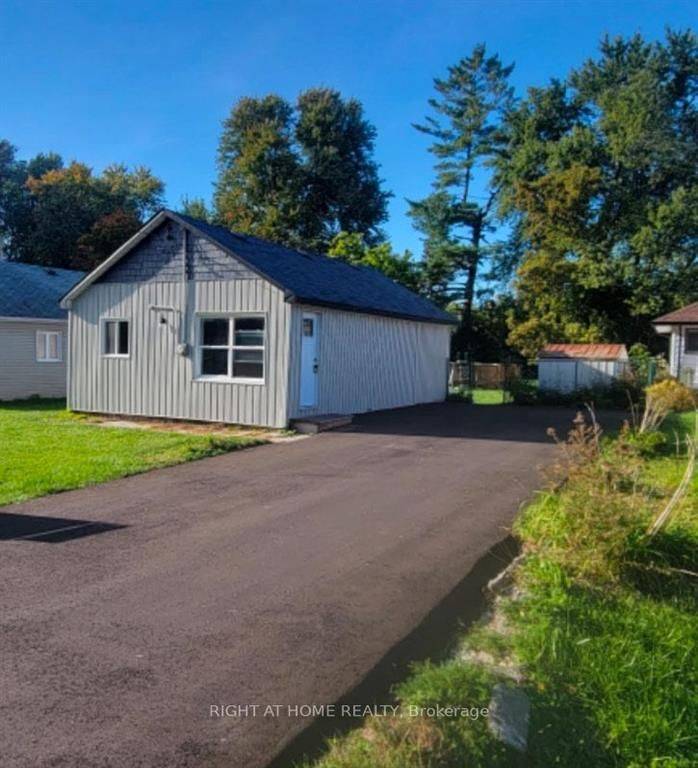 Georgina, ON L4P 2T2,208 Bayview AVE