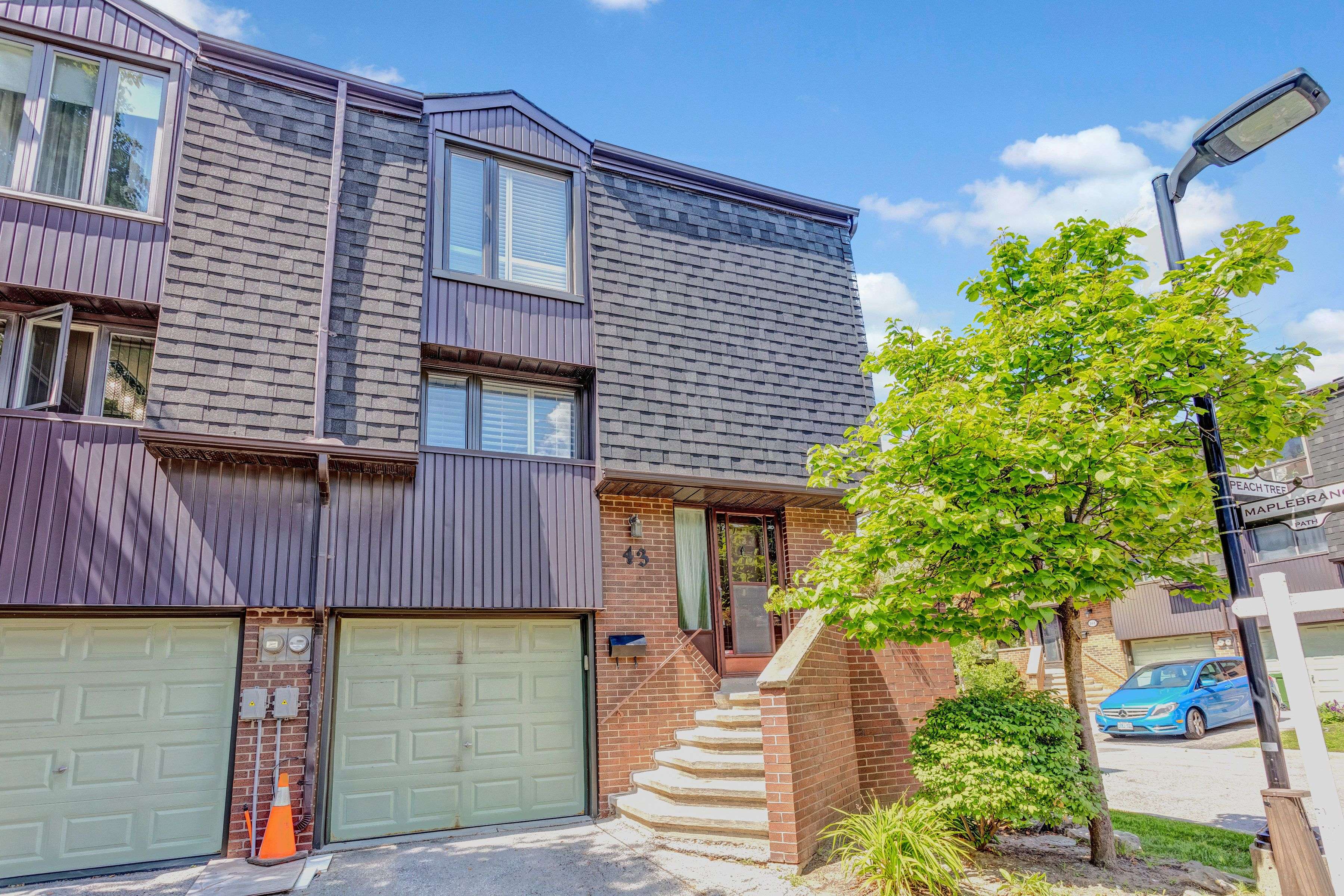 Toronto W09, ON M9P 3S1,43 Peach Tree PATH