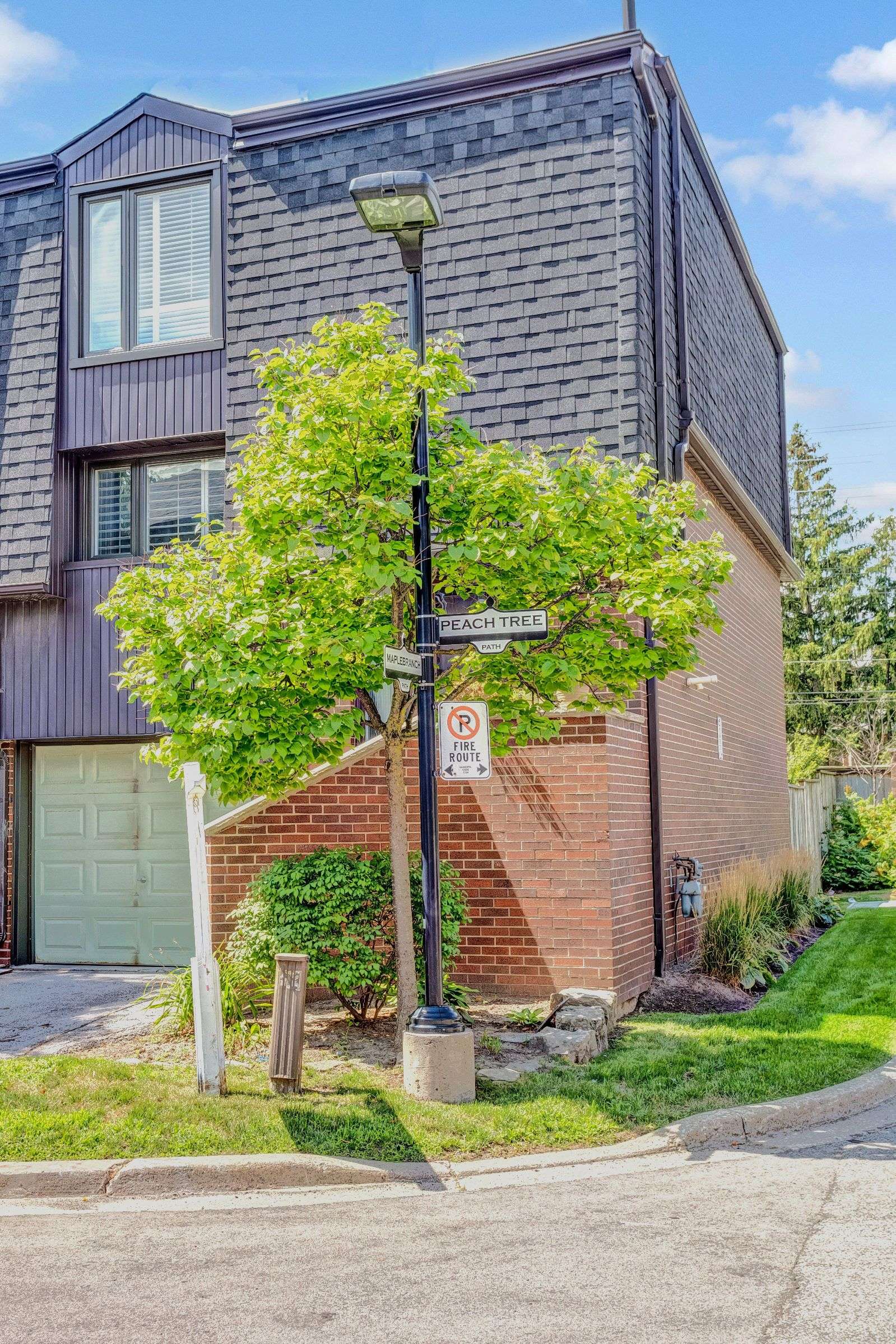 Toronto W09, ON M9P 3S1,43 Peach Tree PATH