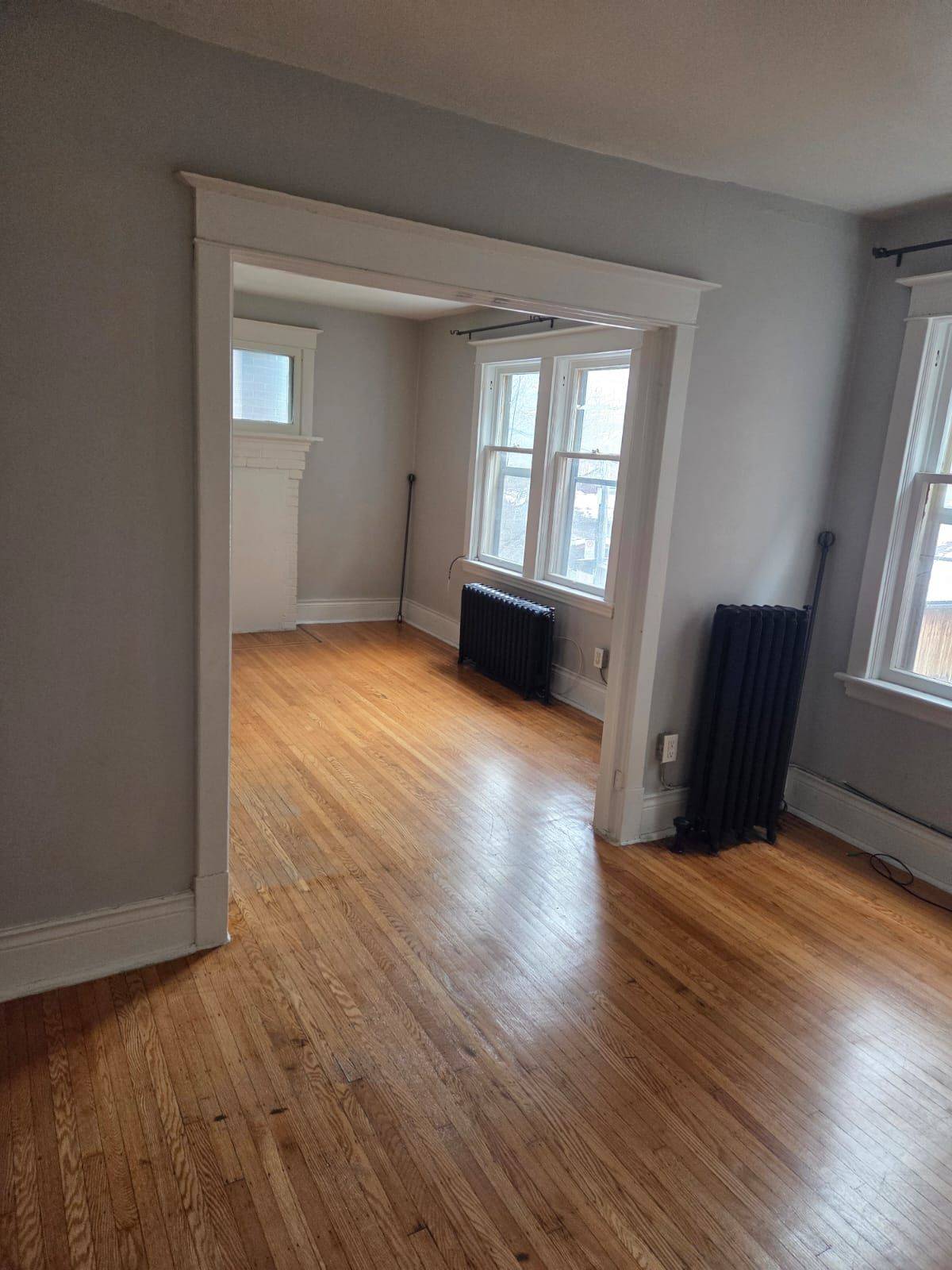 Hamilton, ON L8M 1N3,985 Main ST E #5