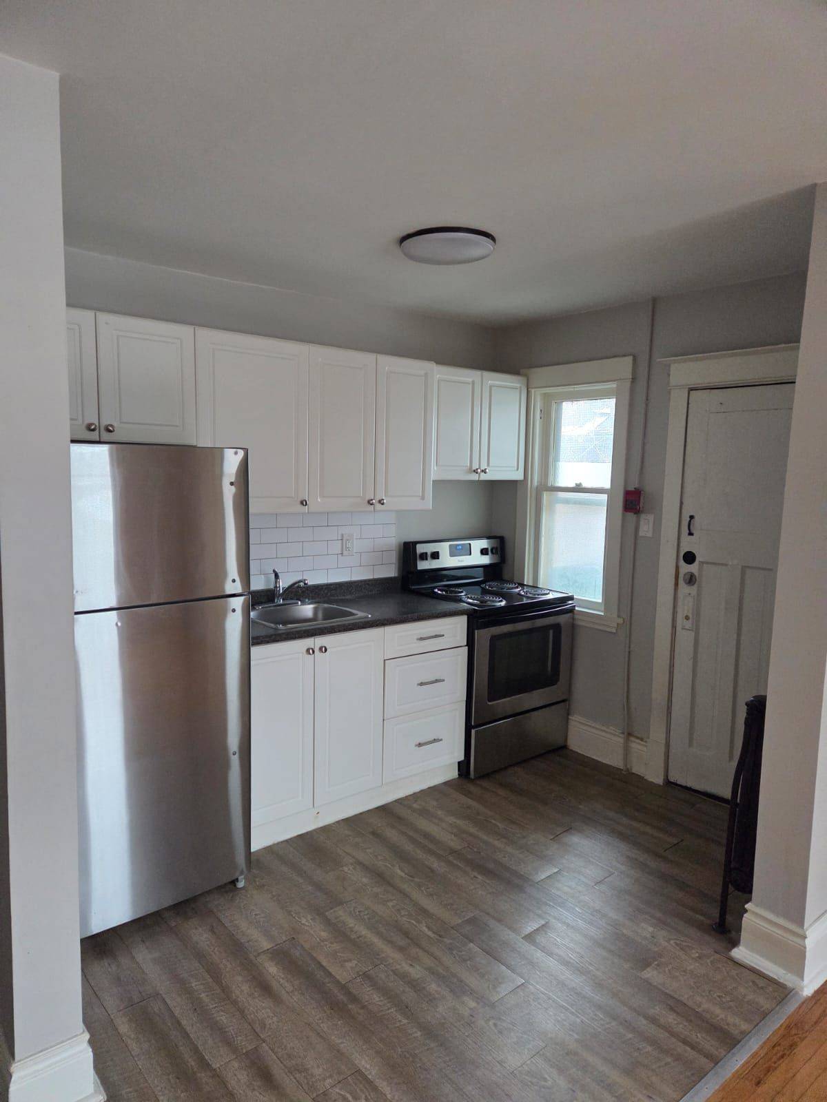 Hamilton, ON L8M 1N3,985 Main ST E #5