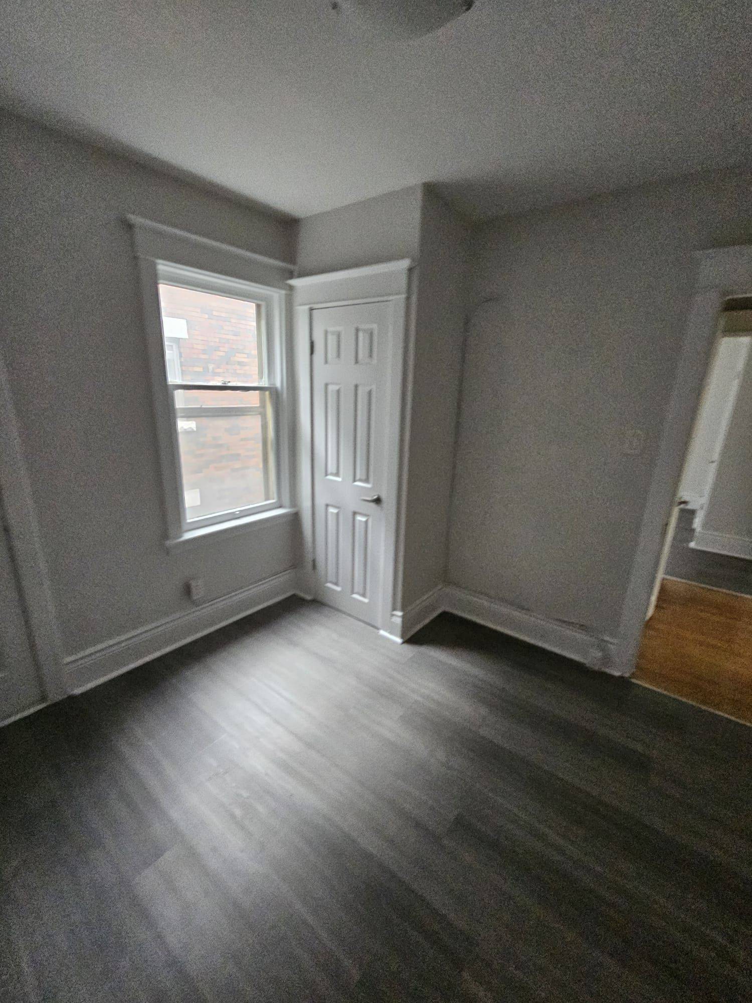 Hamilton, ON L8M 1N3,983 Main ST E #3