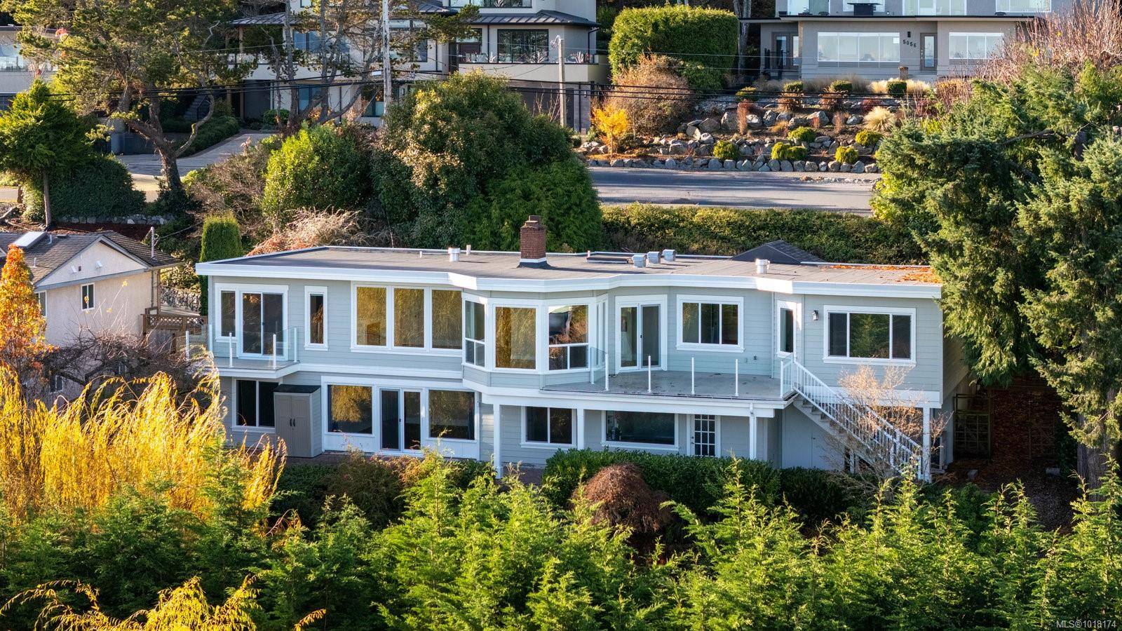 Saanich, BC V8Y 2G1,5055 Lochside Dr