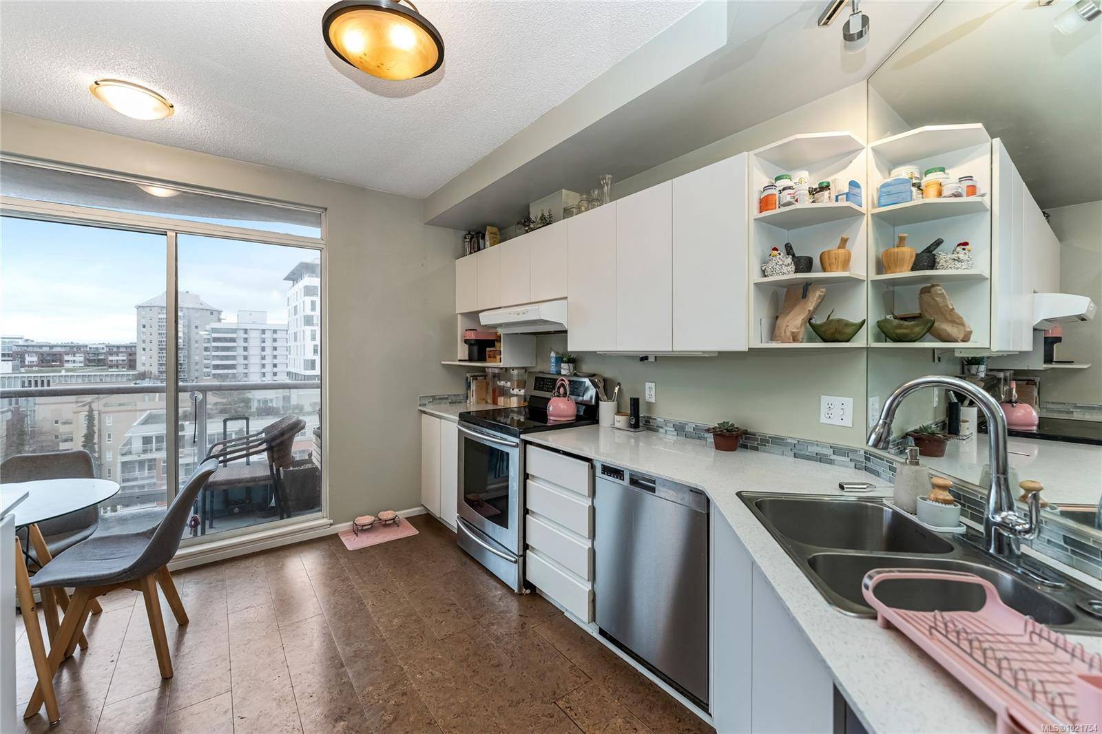 Victoria, BC V8V 4Y4,1020 View St #1004