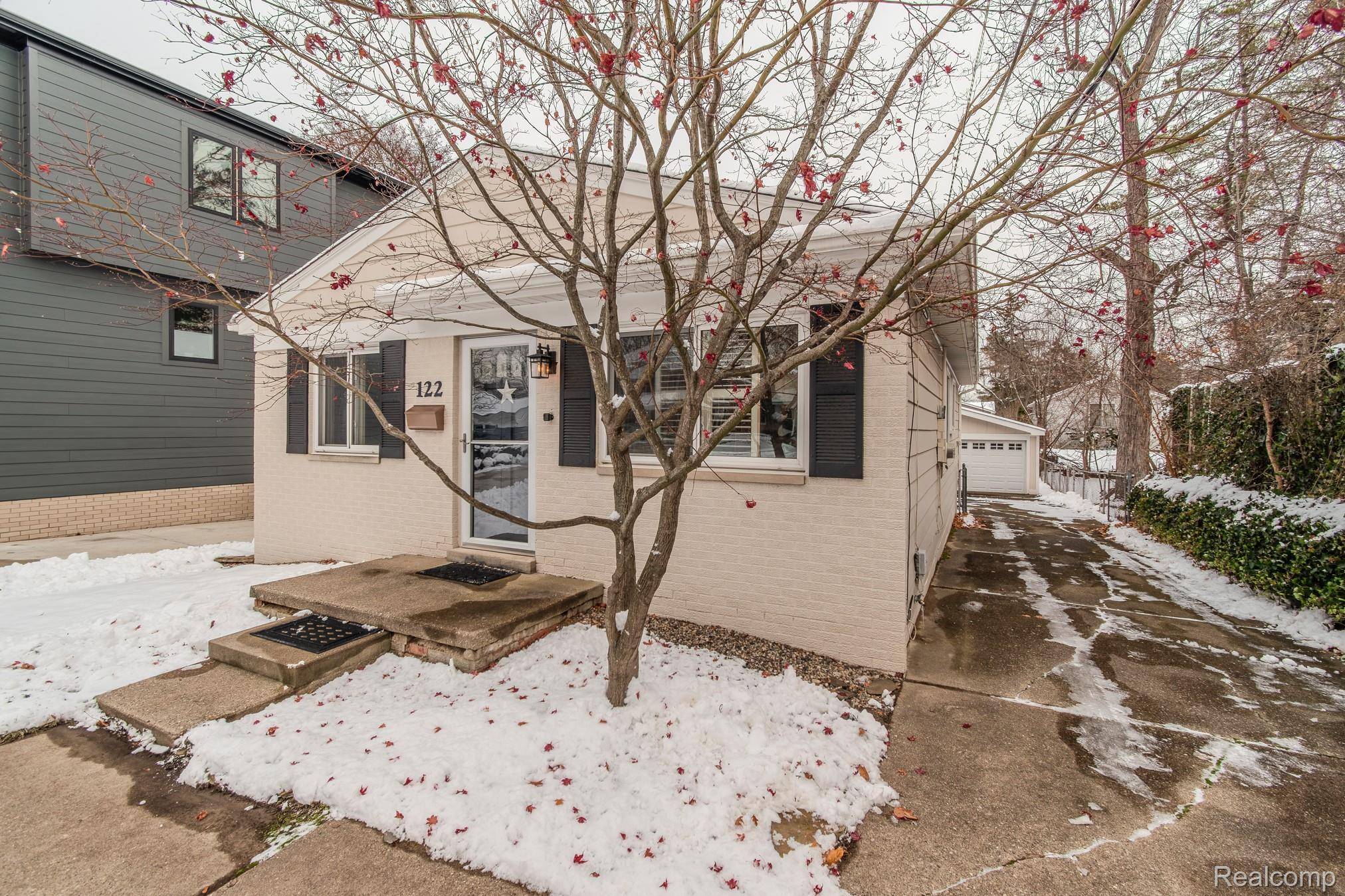 Rochester, MI 48307,122 N Helen AVE