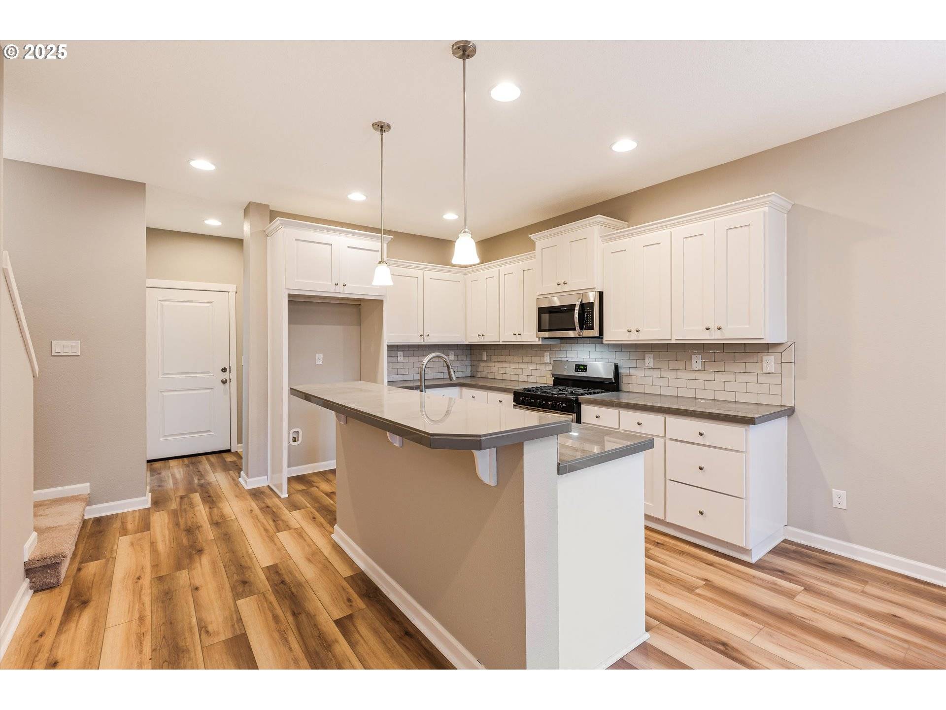 Newberg, OR 97132,816 S CORINNE DR