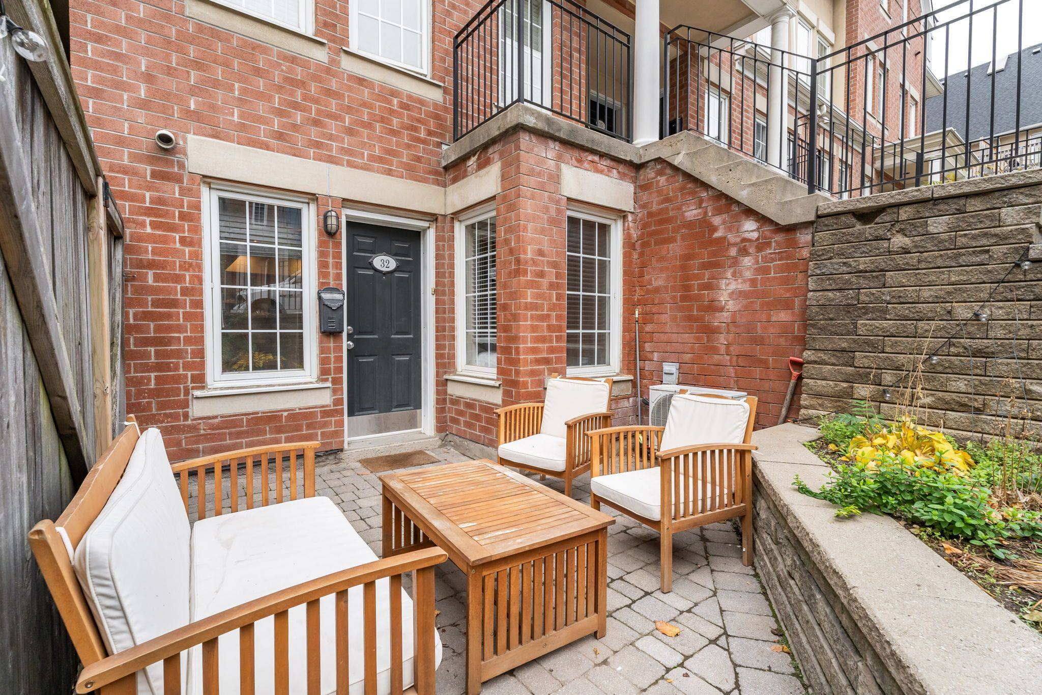 Toronto C01, ON M5V 3N9,11 Niagara ST W #32