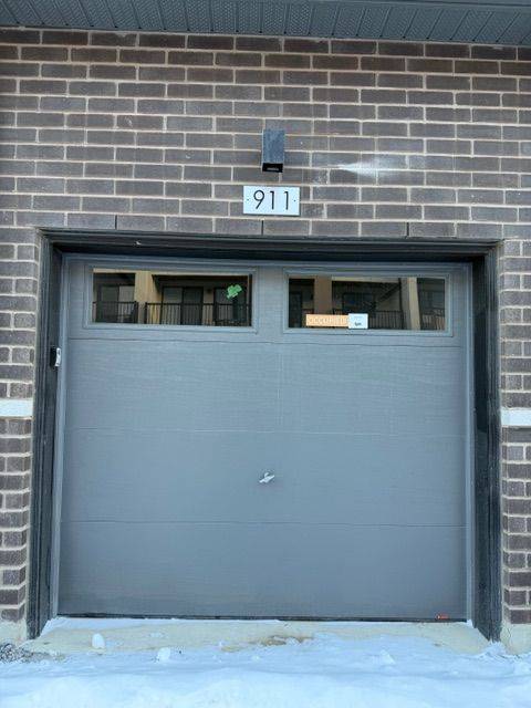 Pickering, ON L1X 0S9,1695 Dersan ST #911