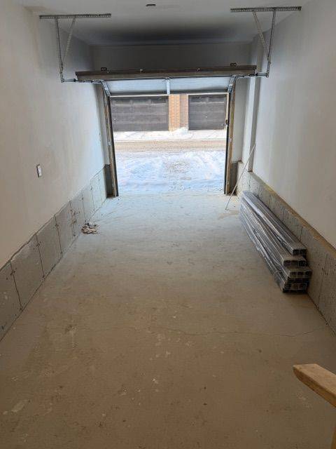 Pickering, ON L1X 0S9,1695 Dersan ST #911