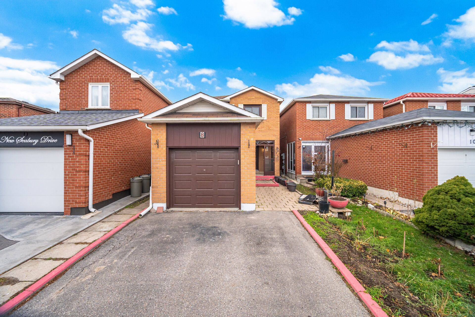 Vaughan, ON L4K 2B8,8 New Seabury DR