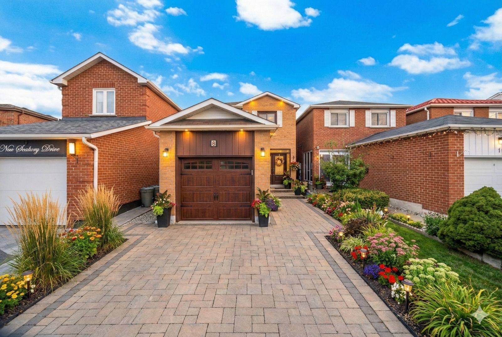 Vaughan, ON L4K 2B8,8 New Seabury DR