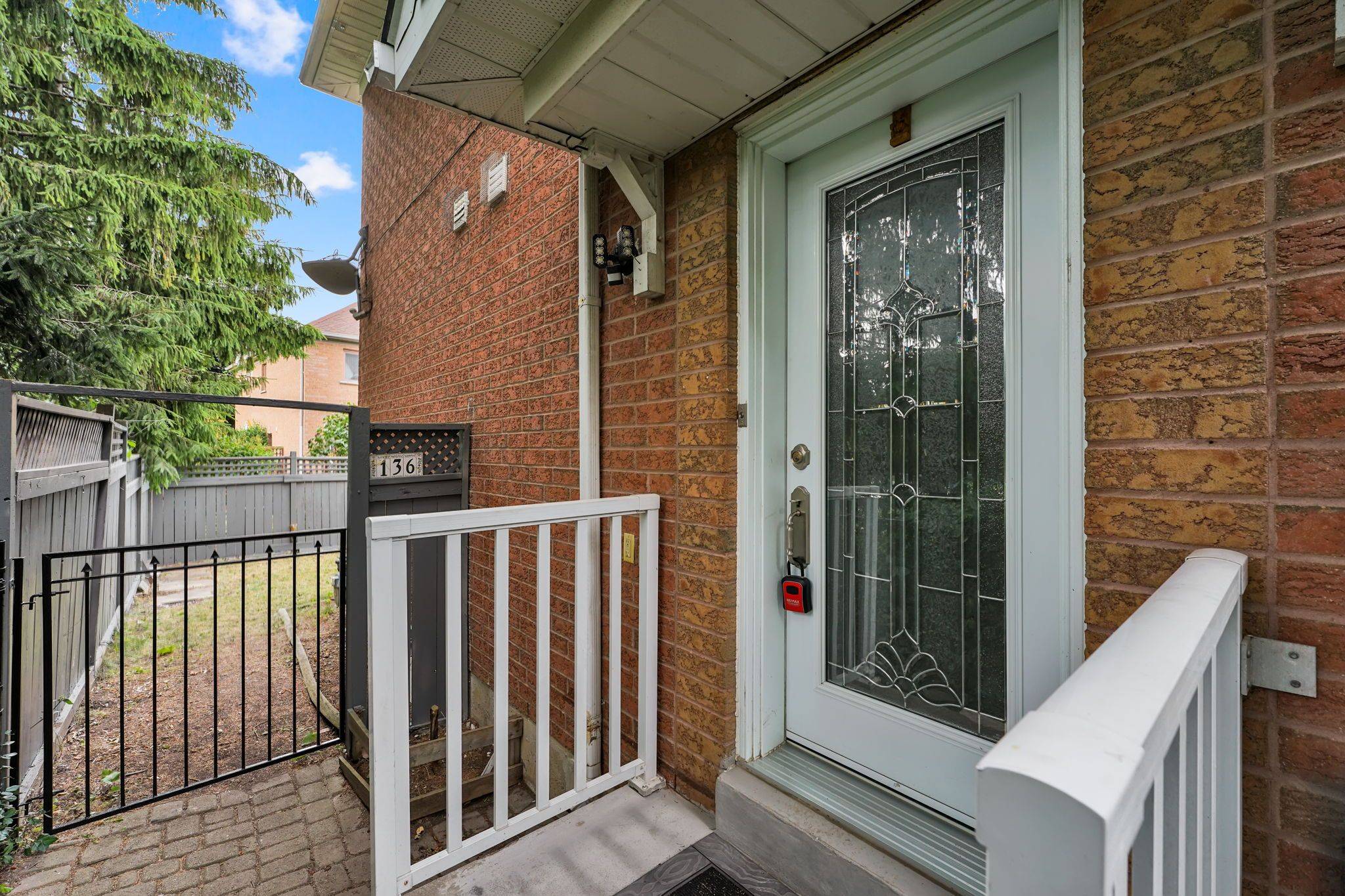 Brampton, ON L6R 1S6,136 Clover Bloom RD