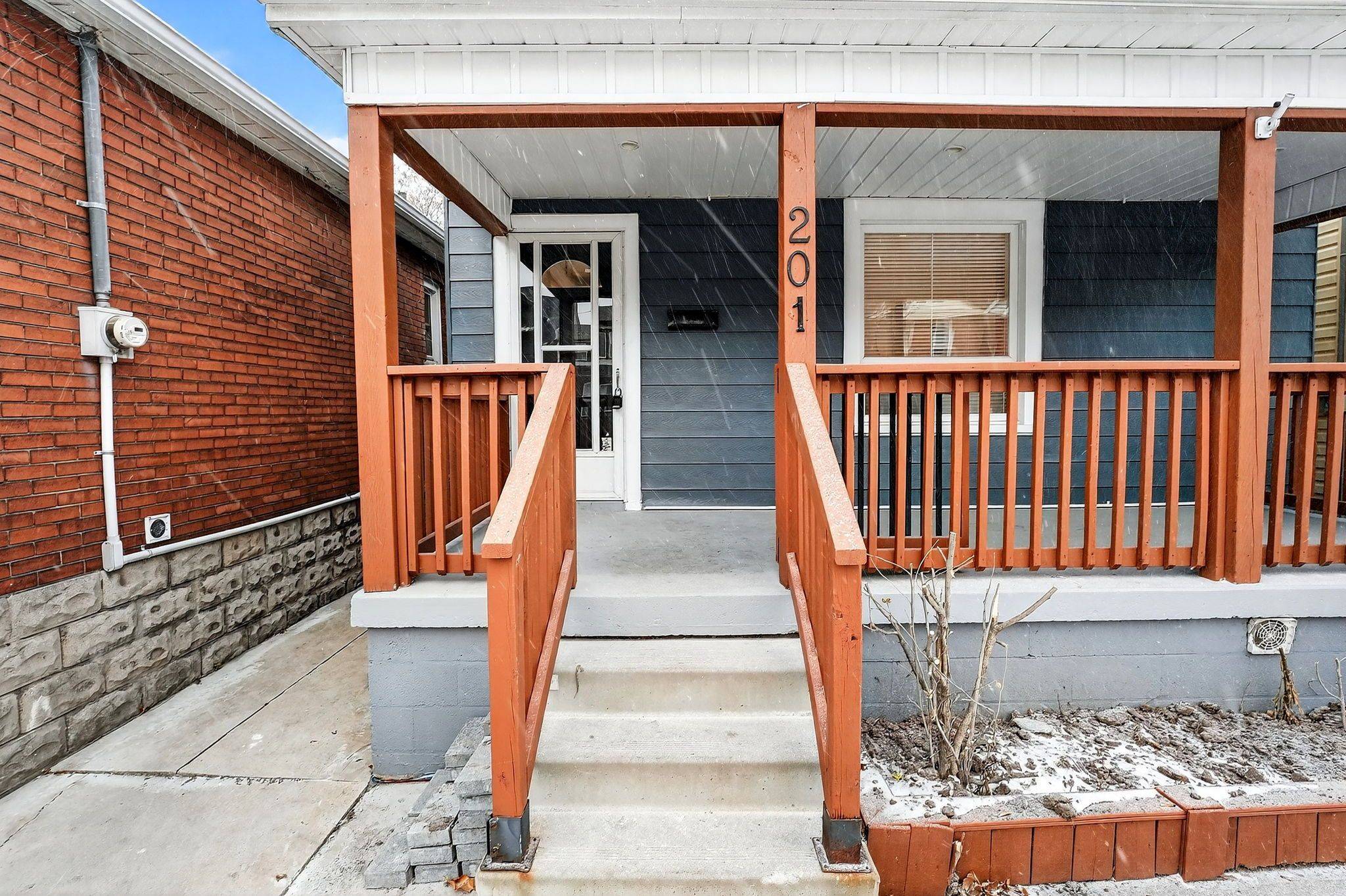 Hamilton, ON L8L 7T1,201 Grosvenor AVE N