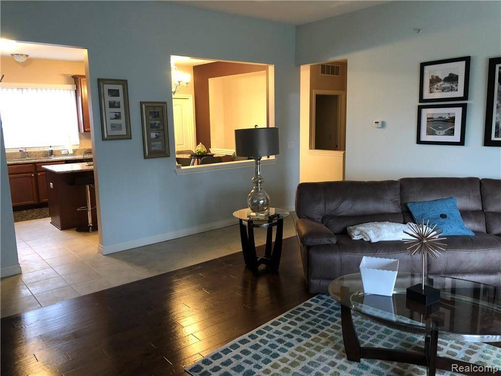 Detroit, MI 48214,200-21 Sea Breeze