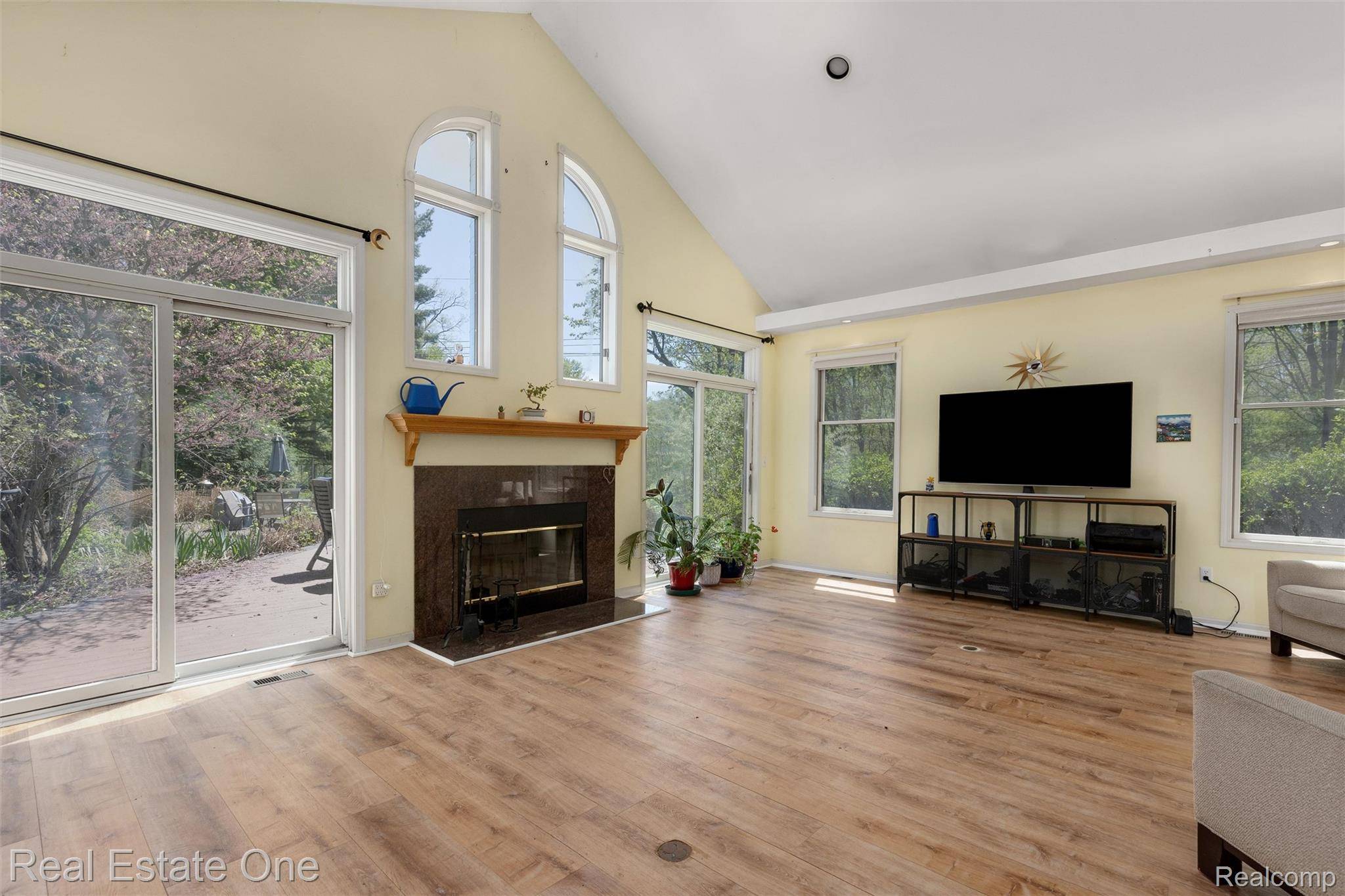 Livonia, MI 48154,30115 Munger DR