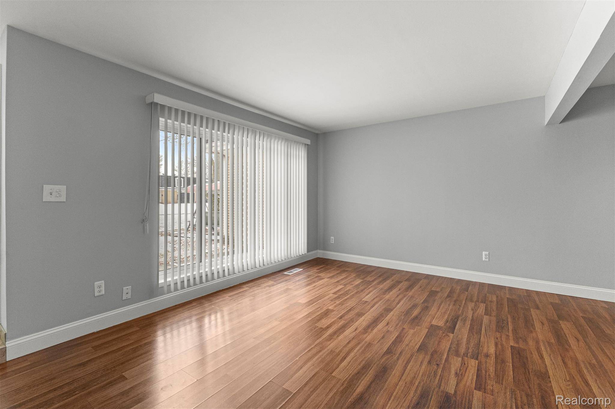 Warren, MI 48093,29756 City Center DR #1