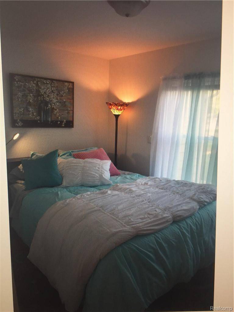 Waterford, MI 48329,2913 LANSDOWNE RD