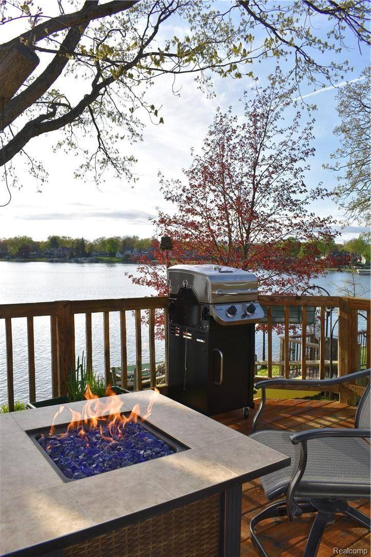 Waterford, MI 48329,2913 LANSDOWNE RD