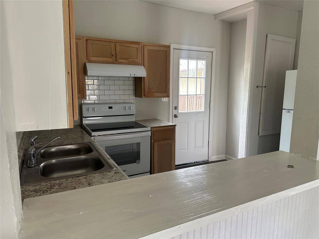 Bonham, TX 75418,1711 Oriental Street