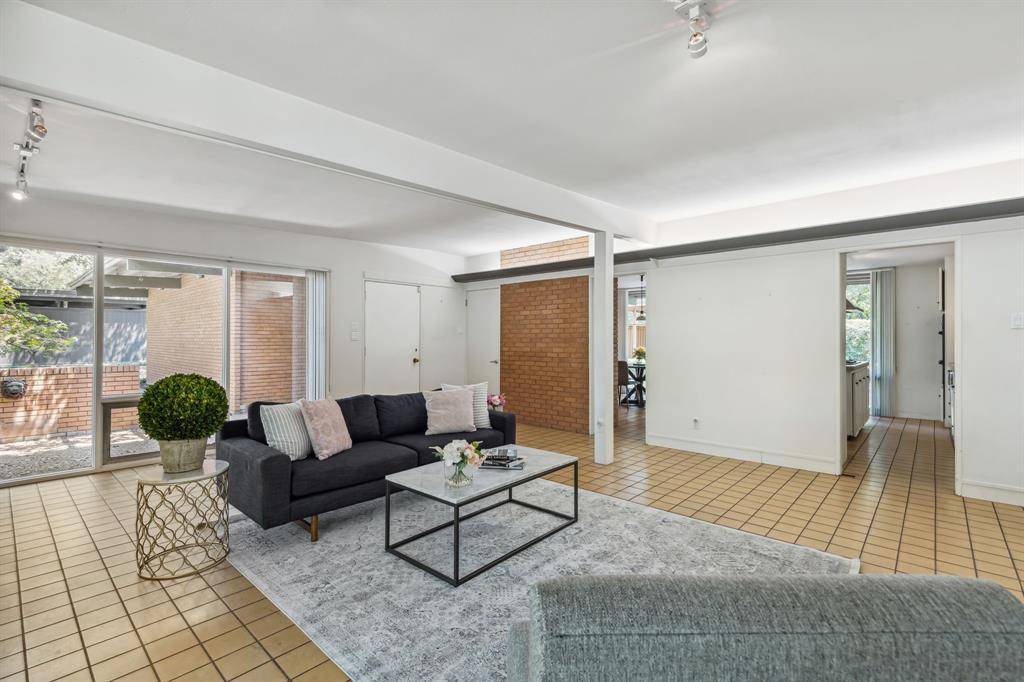 Dallas, TX 75229,10714 Royal Springs Drive