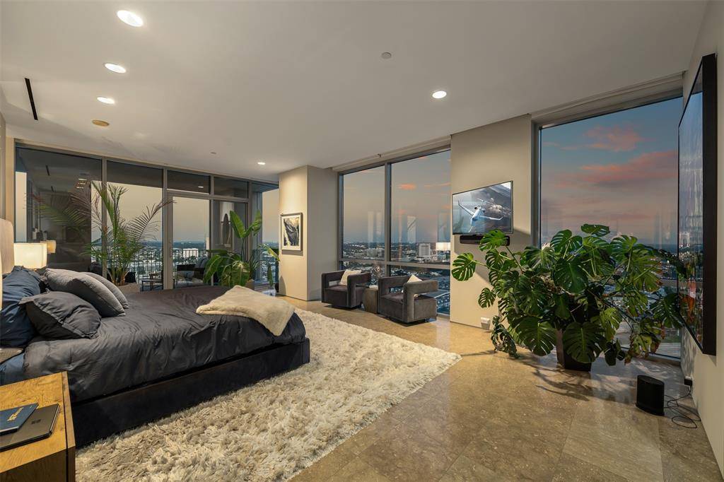 Dallas, TX 75201,1717 Arts Plaza #2202