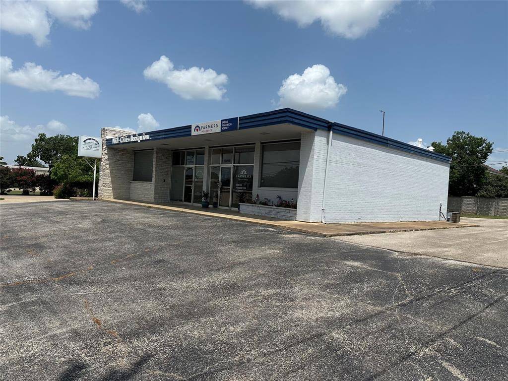 1901 Bedford Road, Bedford, TX 76021