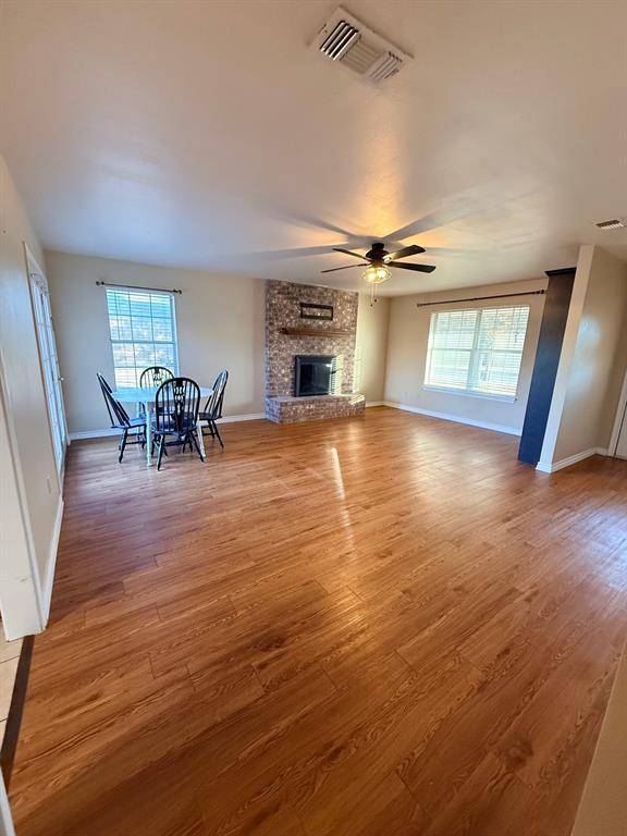 Lindsay, TX 76250,401 2nd Street