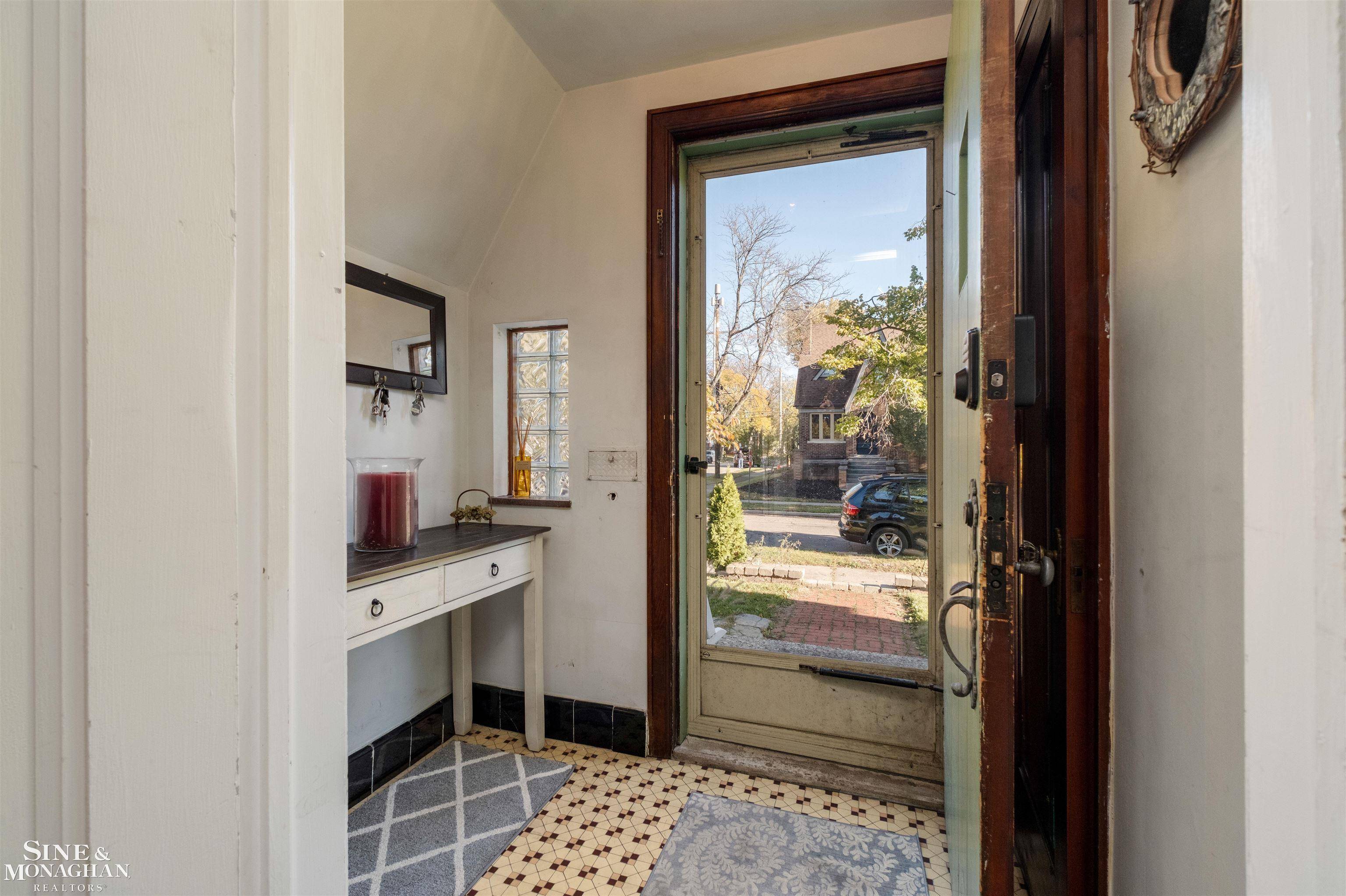 Grosse Pointe Farms, MI 48236,441 Manor ST