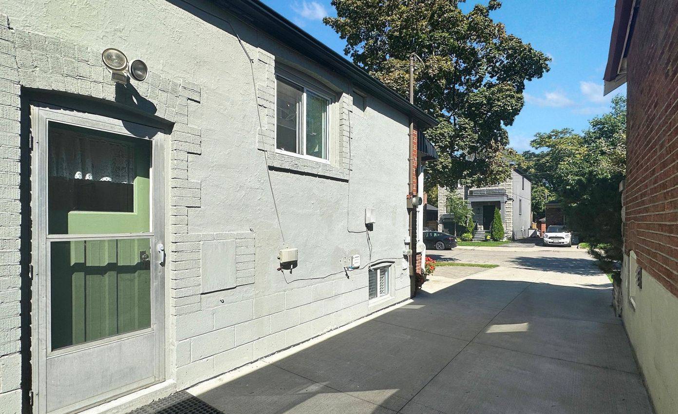 Toronto E03, ON M4J 4X3,100 Lankin BLVD #Basement