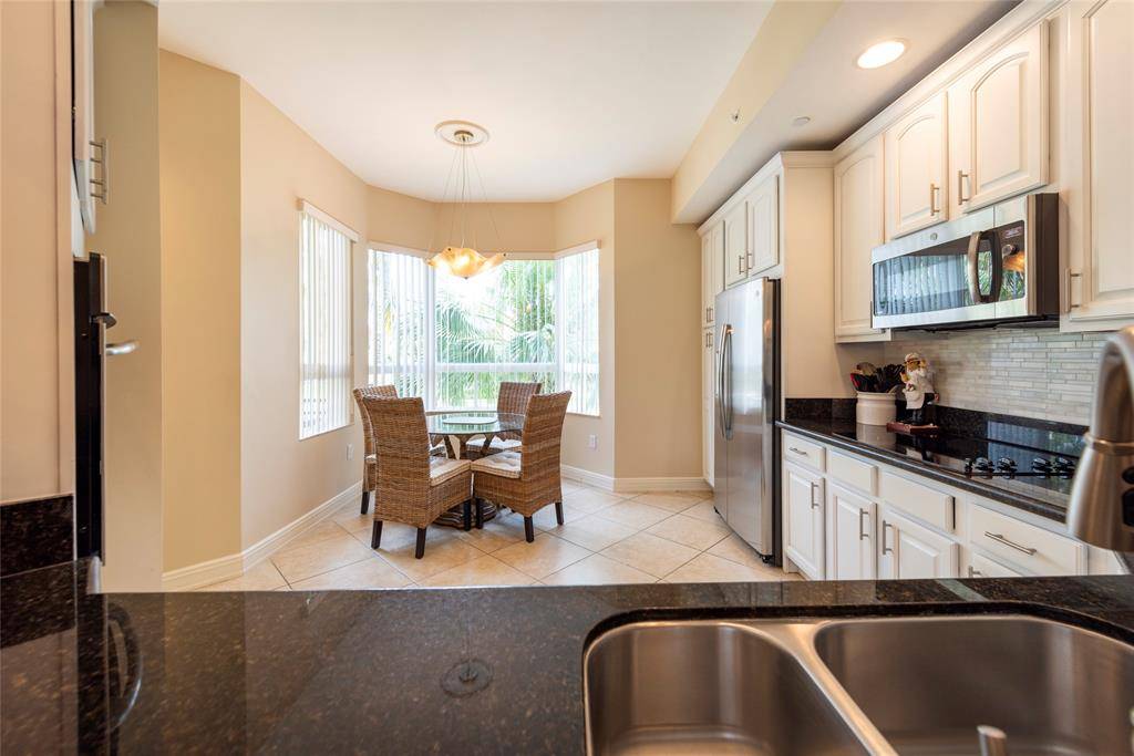 Weston, FL 33331,16135 Emerald Estates Dr #272