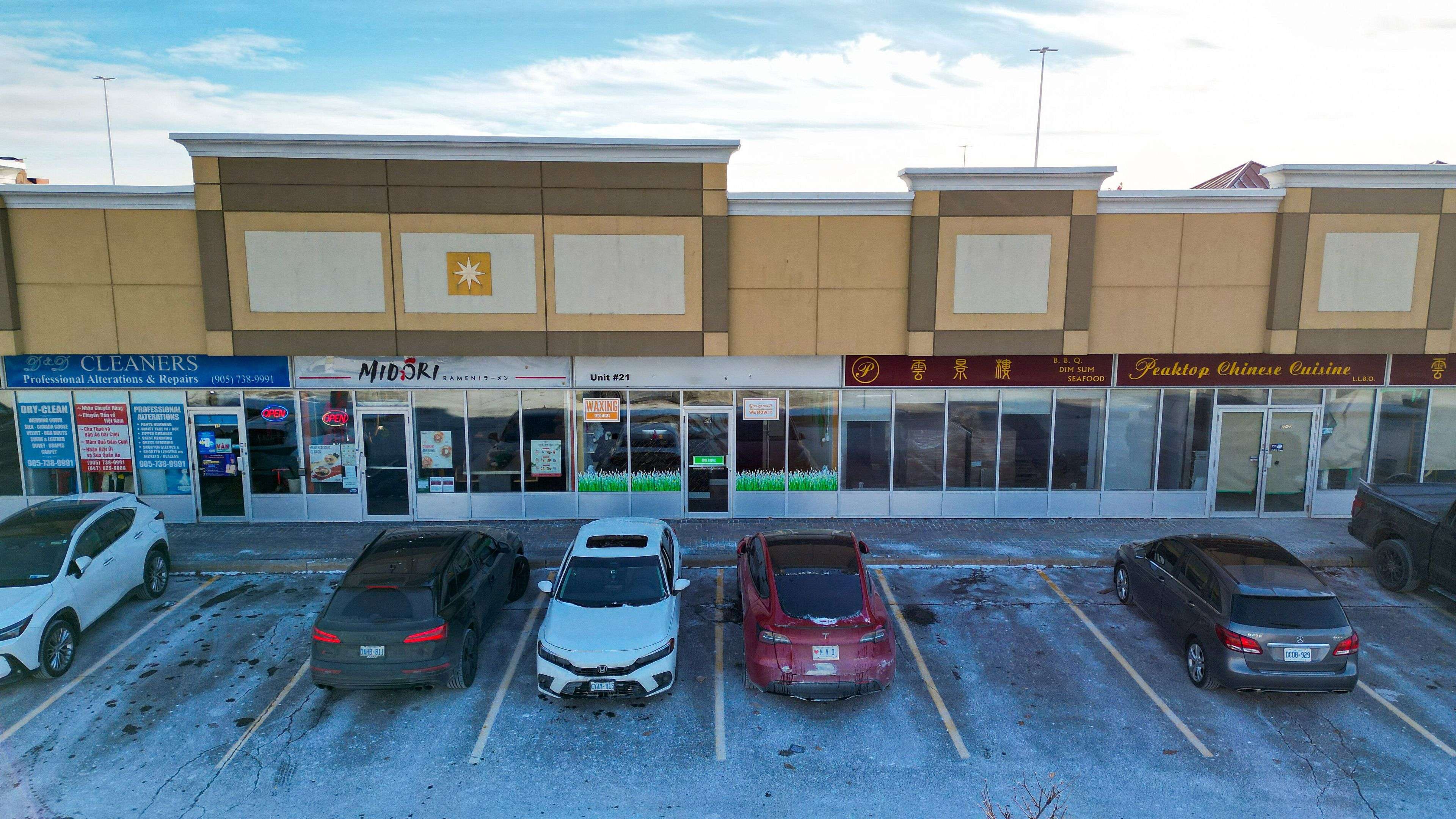 Vaughan, ON L4K 5Y5,3255 Rutherford RD #21