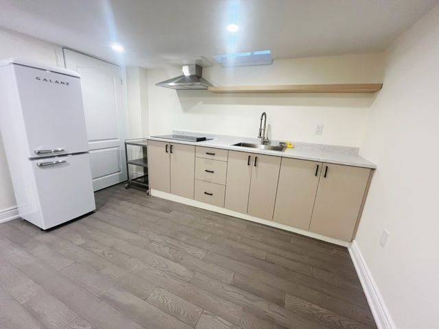 Newmarket, ON L3X 0C4,1300 Blencowe Cres (Bsmt) CRES