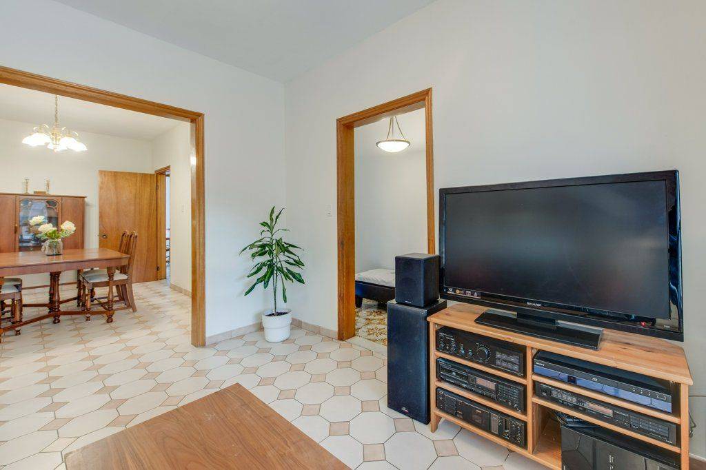 Toronto W03, ON M6N 2X6,187 Laughton AVE